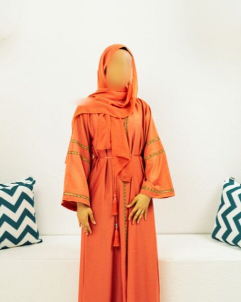 Découvrez l’élégance moderne de l’abaya femme
