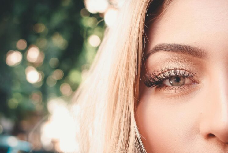 Les extensions de cils en 2025 : une révolution beauté accessible à tous